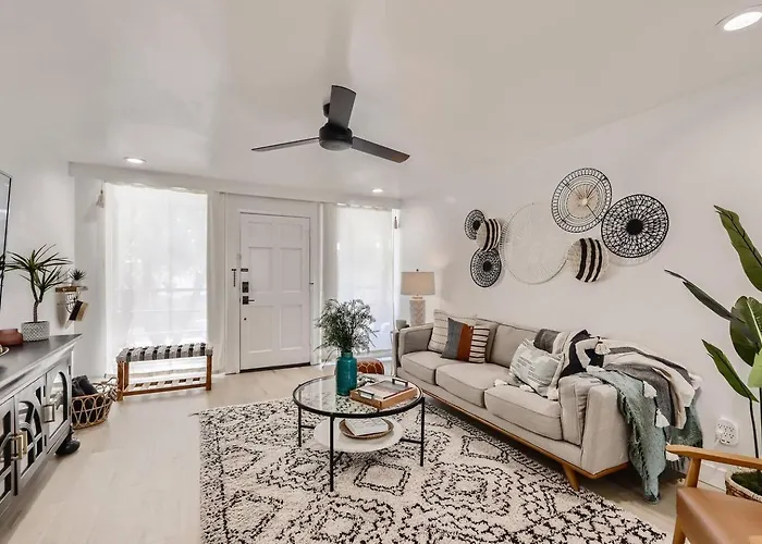 Luxury In Old Town Wpool